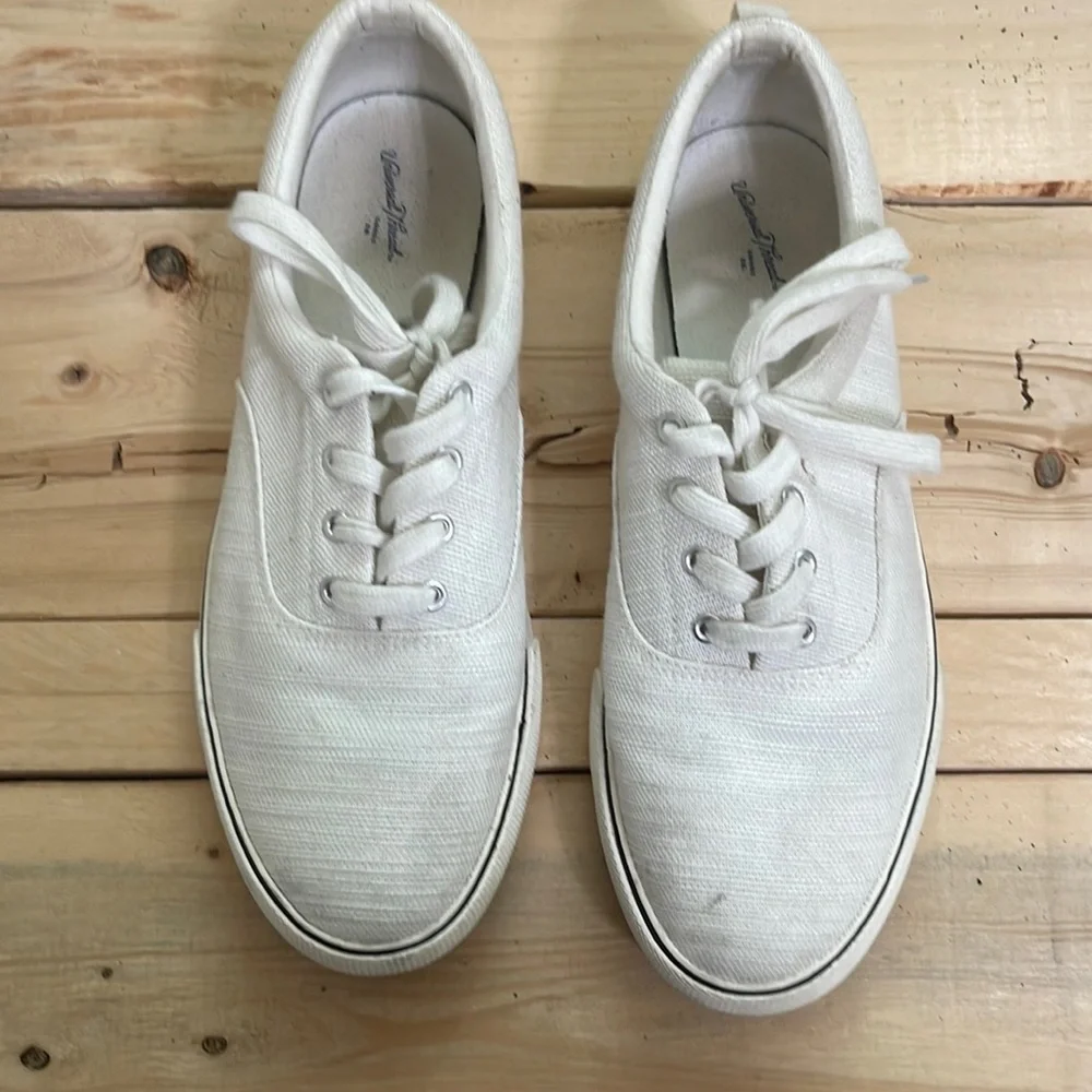 Universal Thread Canvas Shoes. Size 9.